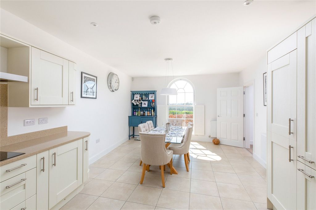 Property photo 3 of 16 Kitchen Diner