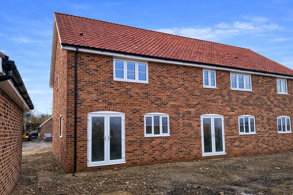 Property photo 2 of 4 Picture No. 17