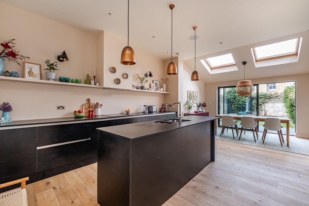 Property photo 3 of 23 15-Aldren-Road-019