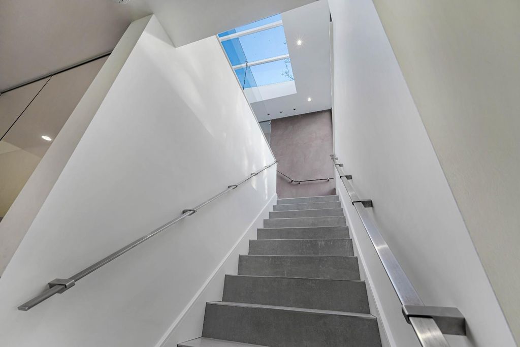 Additional image 19 of 4 bed barn conversion for saleColemans Barn, Off Chorley Old Road, Horwich, Bolton BL6