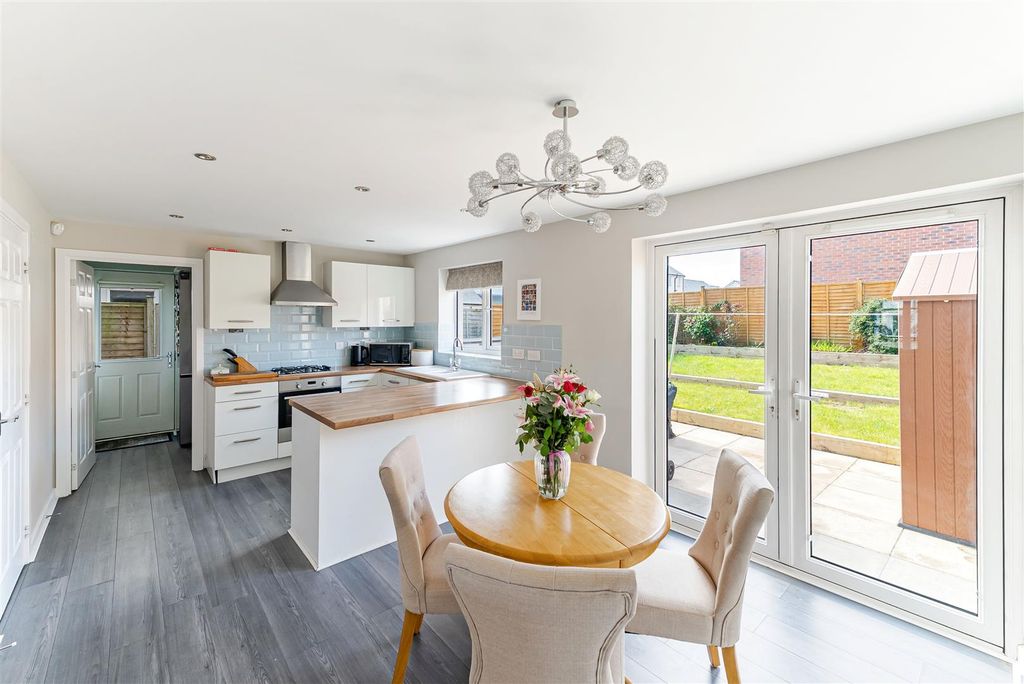 Property photo 3 of 22 Kitchen/Diner