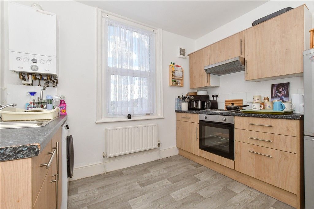 Property photo 3 of 8 Kitchen