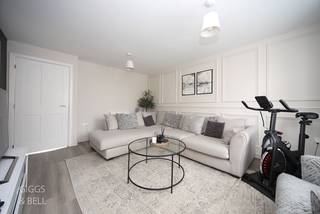 Property photo 3 of 21 4824693