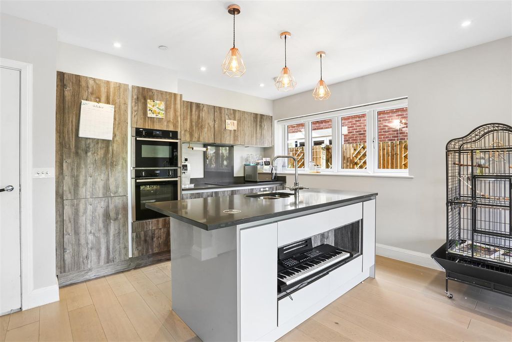 Property photo 3 of 34 1793684554 - 17.Jpg