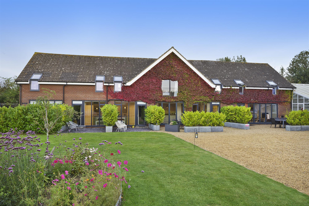 Property photo 1 of 19 Photo 0