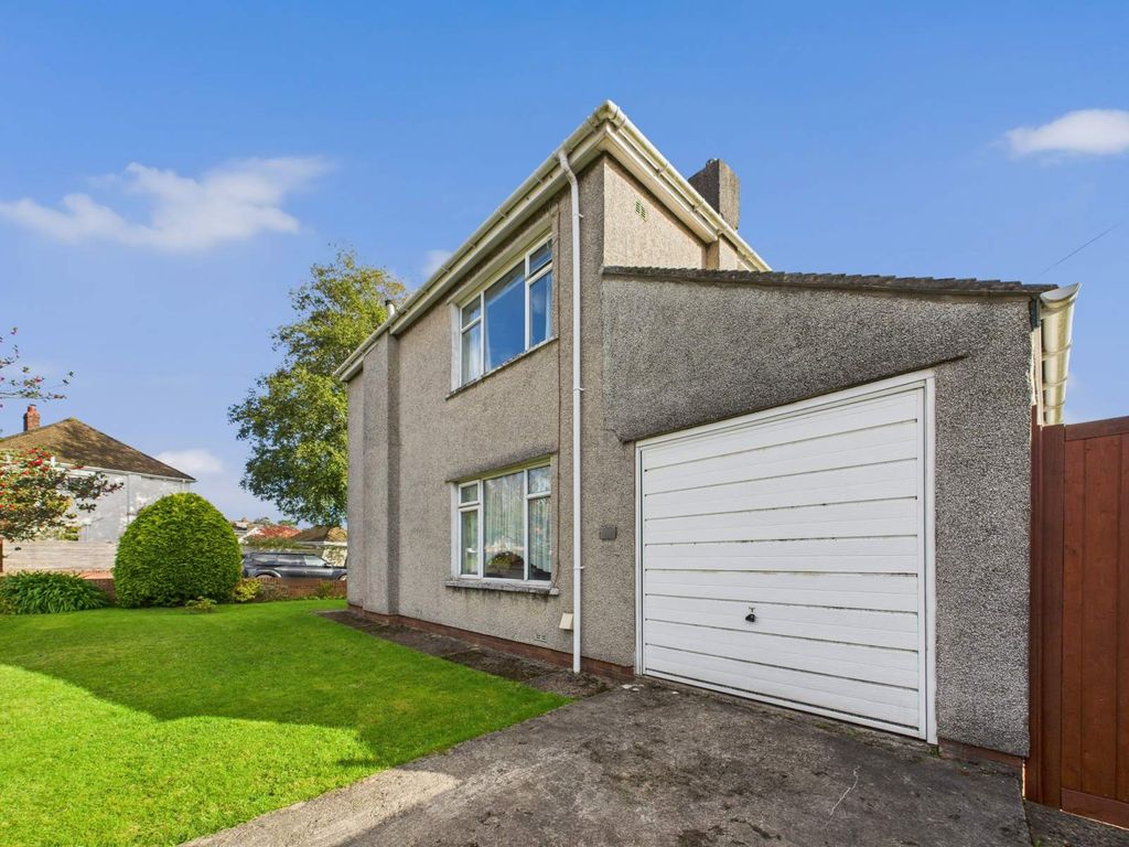 Property photo 2 of 26 Garage