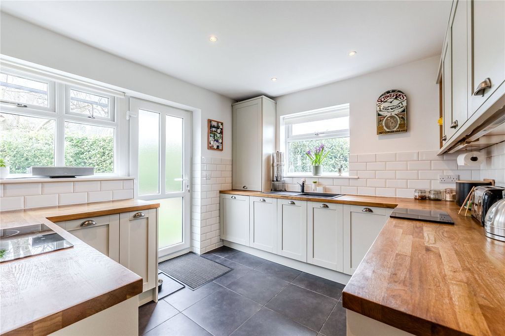 Property photo 3 of 19 Kitchen