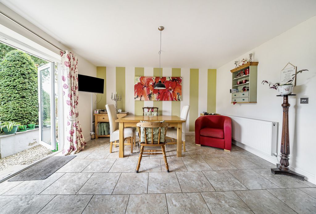 Property photo 2 of 20 1329954-11-688A4d...