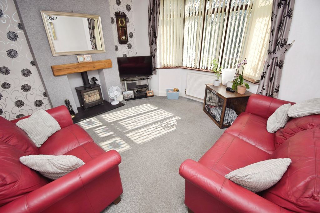 Property photo 2 of 32 Living Room