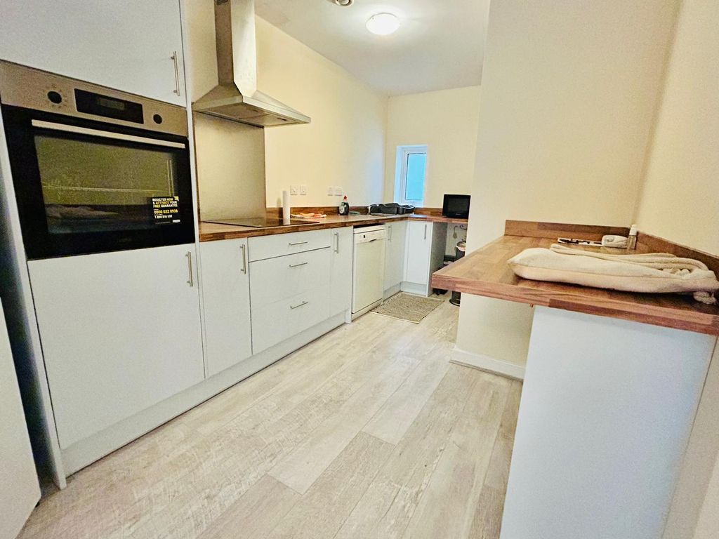 Property photo 1 of 7 Kitchen