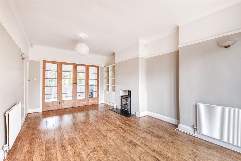 Property photo 2 of 27