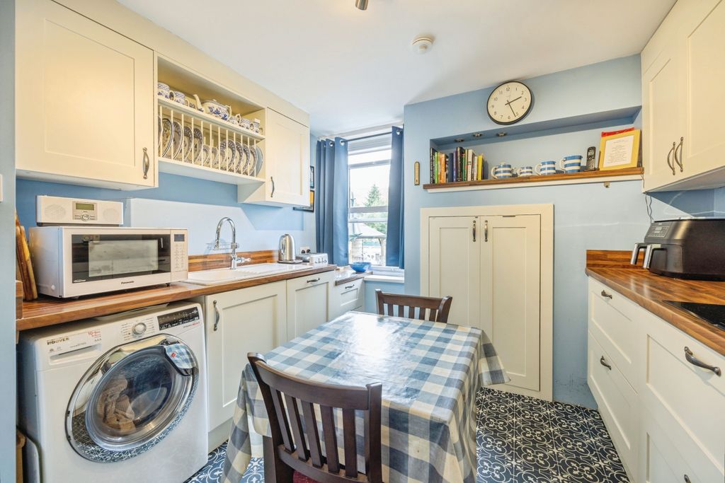 Property photo 3 of 28 Kitchen / Diner