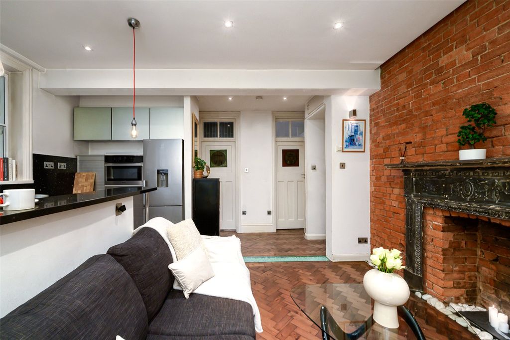 Property photo 2 of 19 Living/Kitchen