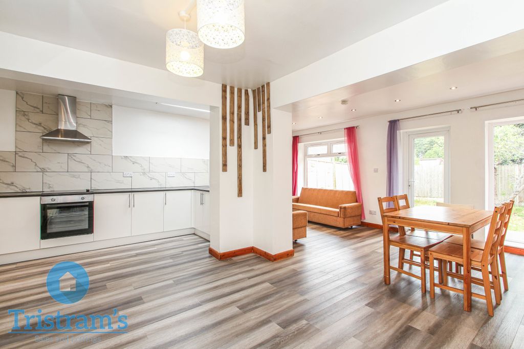 Property photo 2 of 27