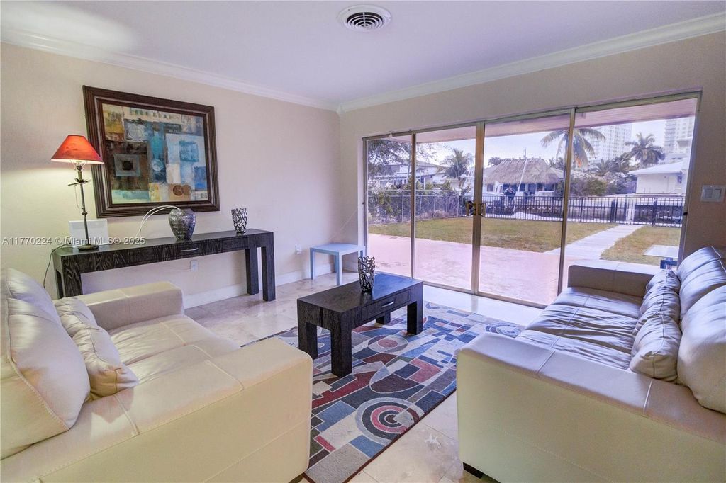 Property photo 1 of 2 <Alttext/>