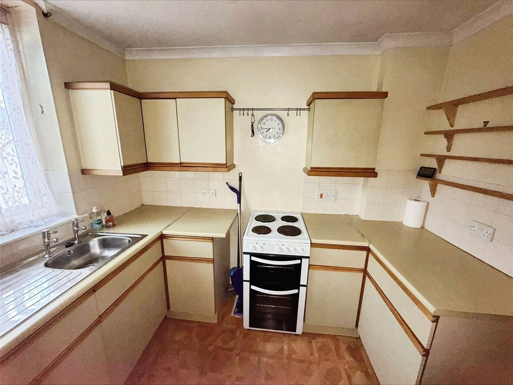 Property photo 3 of 9 Kitchen