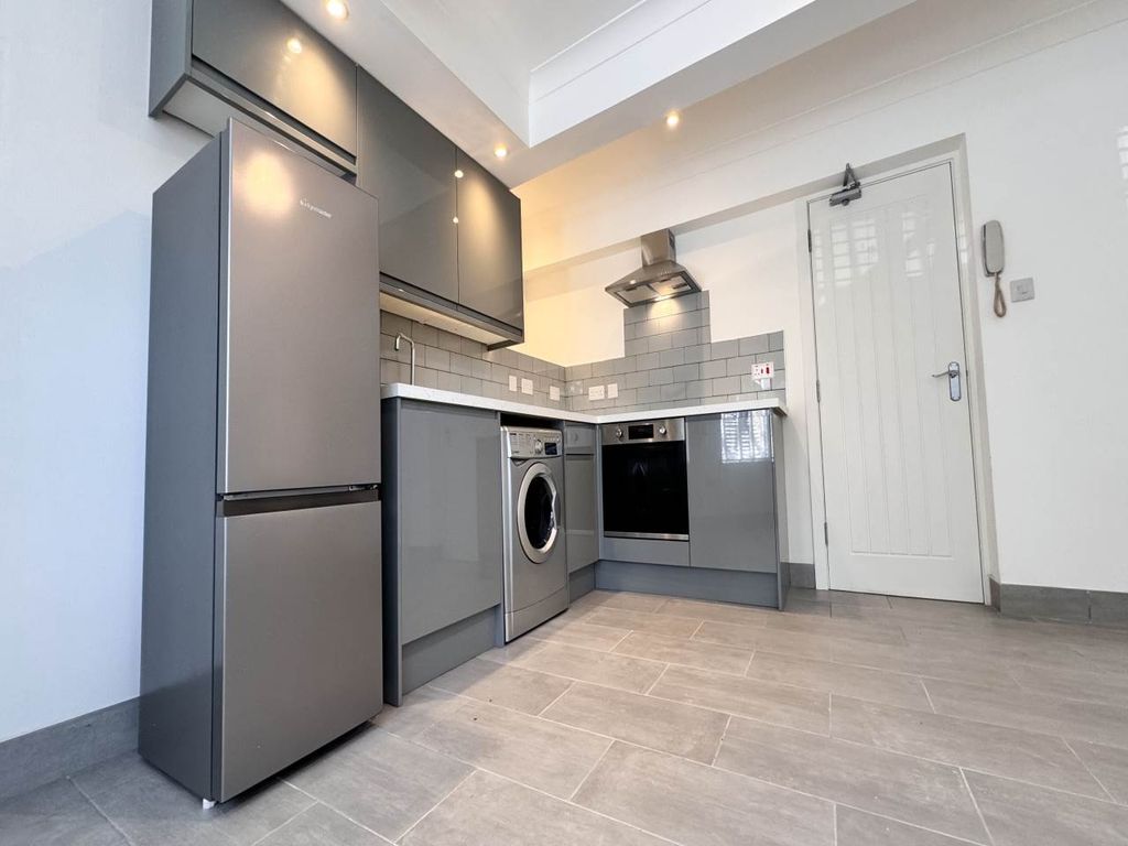 Property photo 2 of 8 Gallery