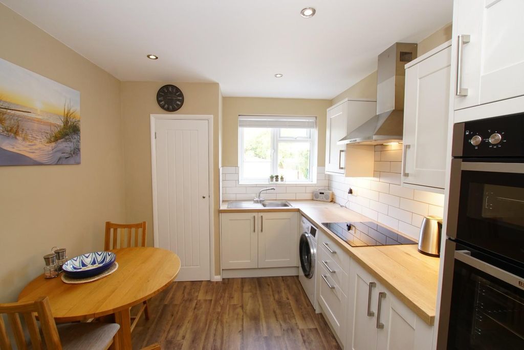 Property photo 3 of 8 Kitchen.Jpg