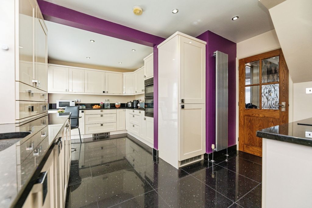 Property photo 3 of 20 Pbox-Img.Jpg