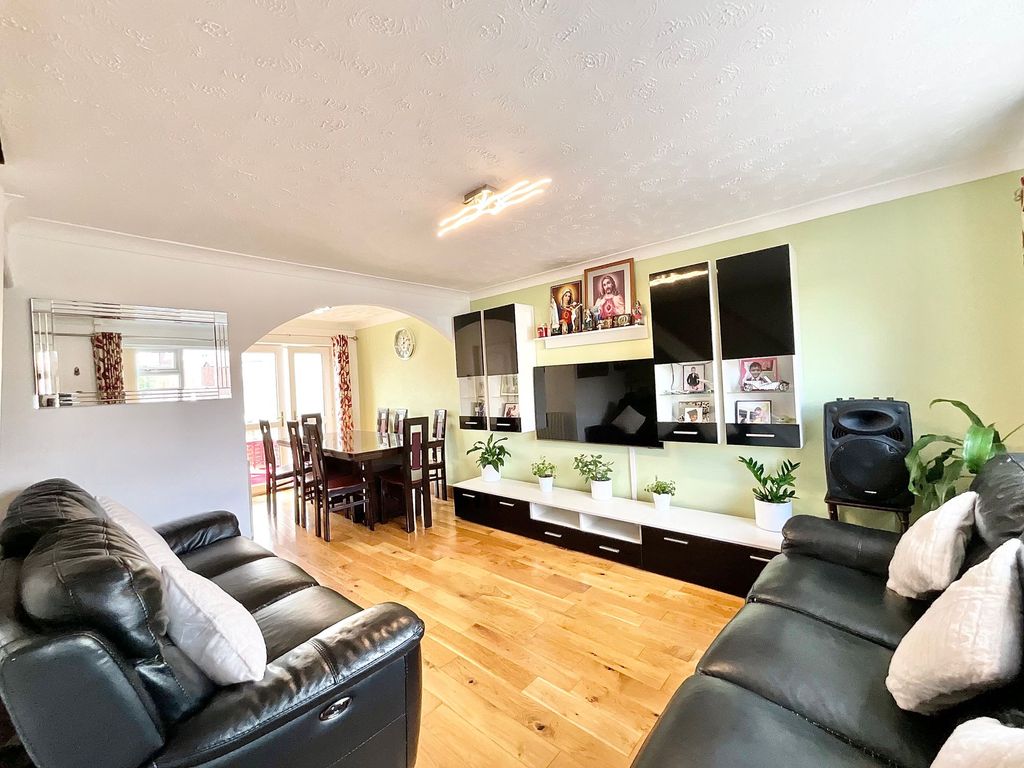 Property photo 2 of 31
