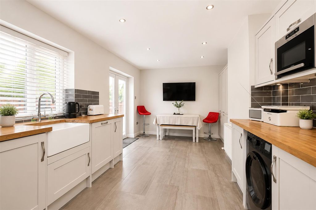 Property photo 3 of 18 23-Shenley-Lane-1010.Jpg