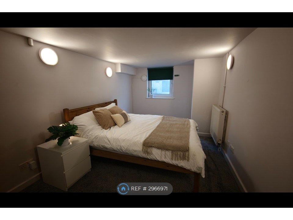 Property photo 2 of 11 Bed 6