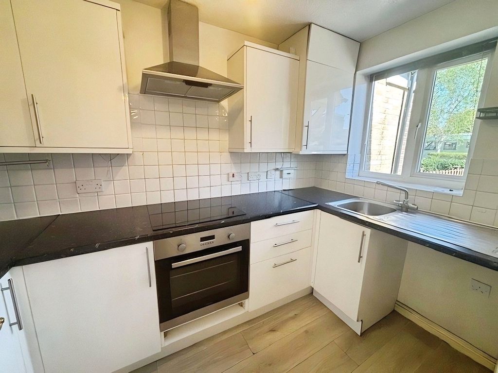Property photo 3 of 8 Picture No. 11