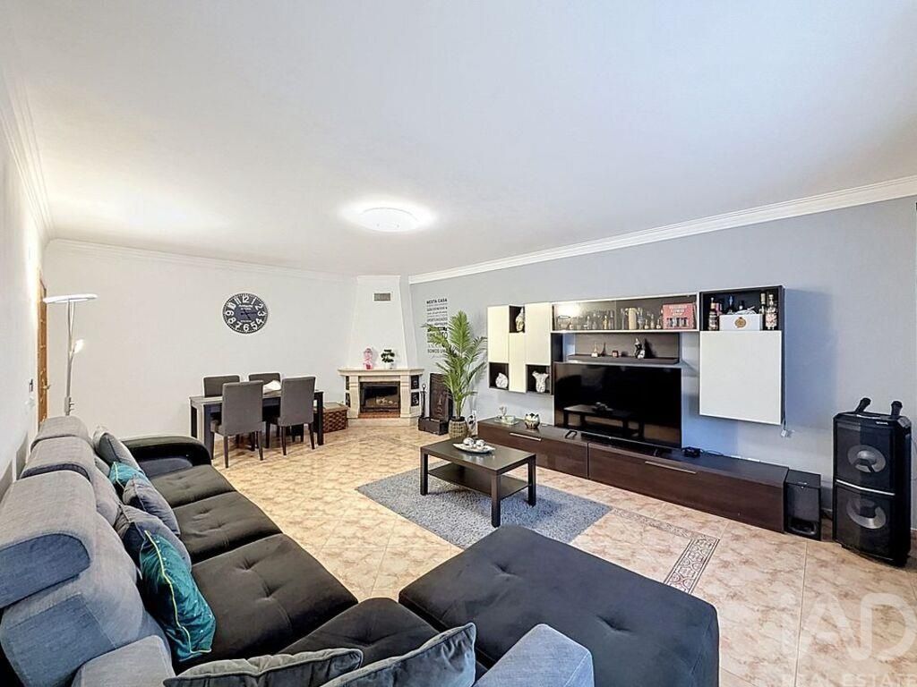 Property photo 2 of 40