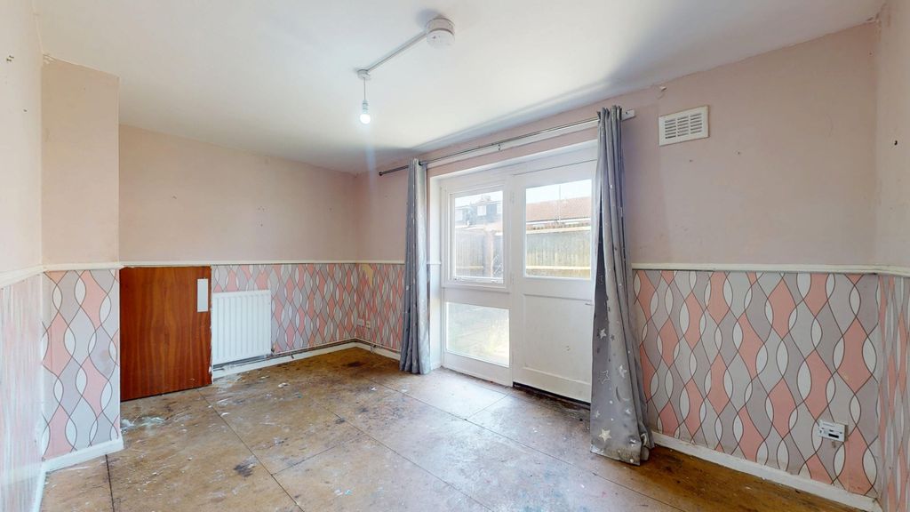 Property photo 2 of 18 26 Essex Road, Willesden, London, Nw10 9Pd