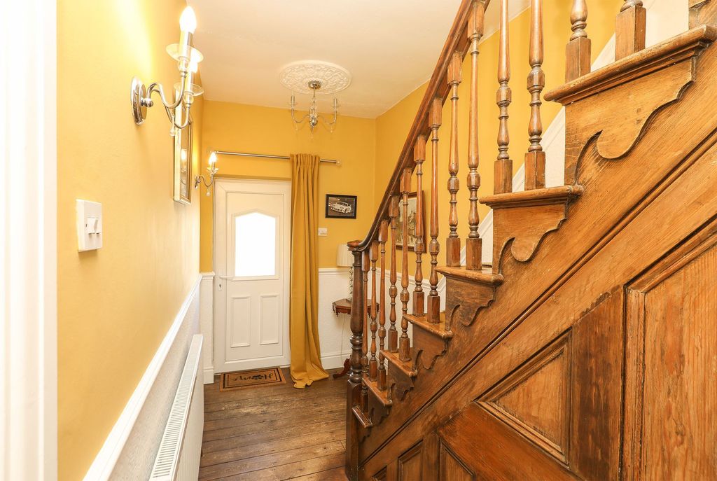 Property photo 3 of 44