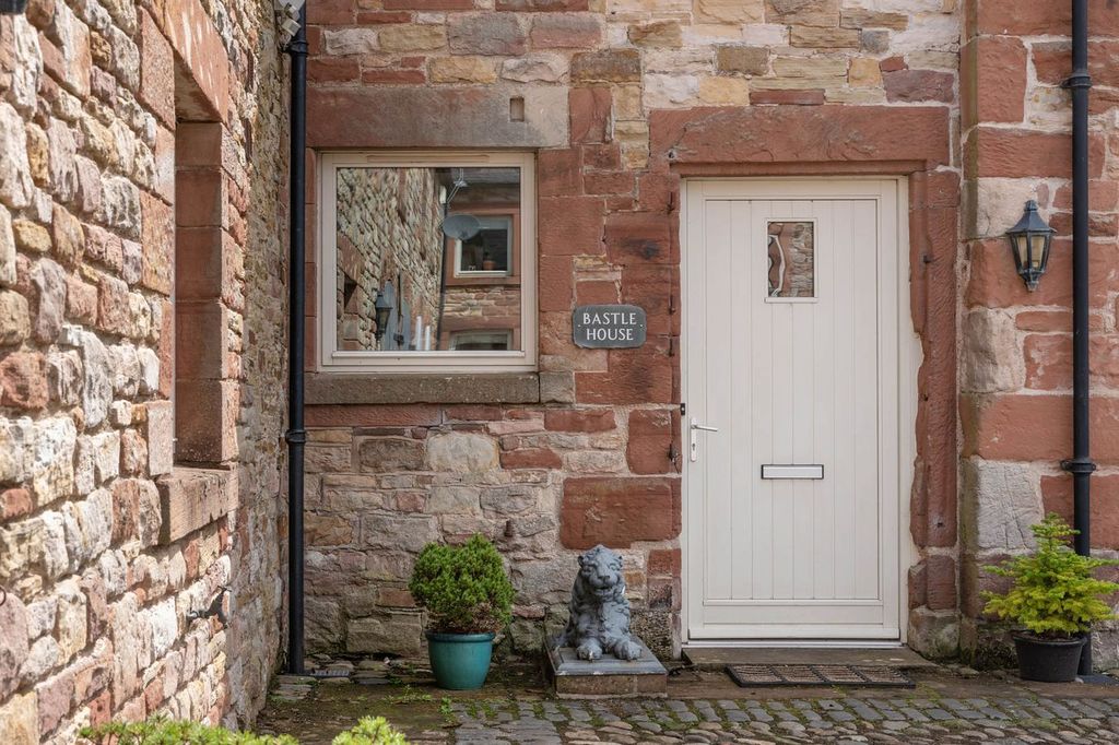 Property photo 2 of 32