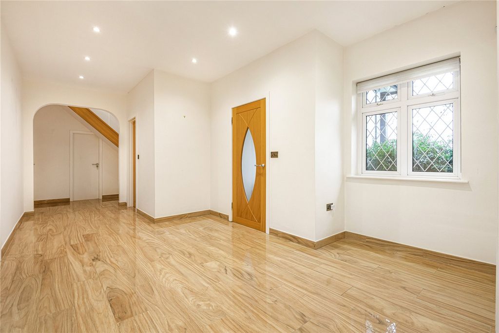 Property photo 2 of 28 Picture No. 77