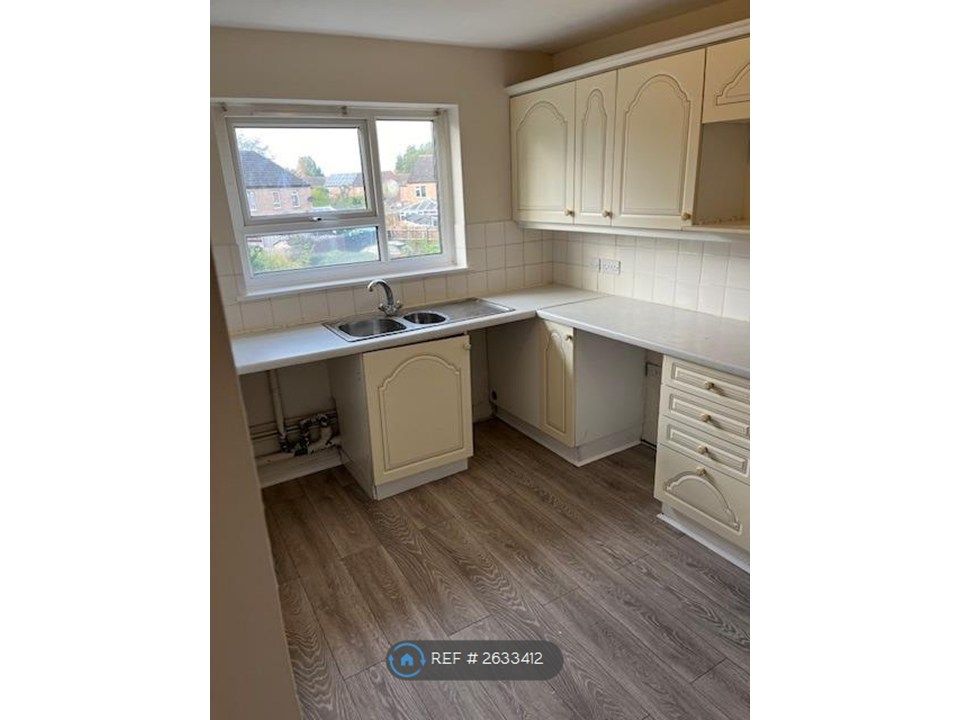 Property photo 2 of 8 Kitchen
