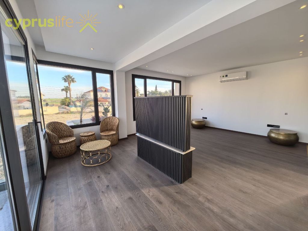 Property photo 3 of 18