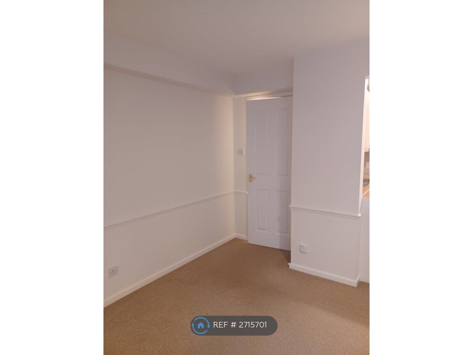 Property photo 3 of 14 Sitting Room