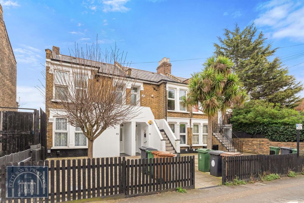 Property photo 1 of 15 Goldsmiths Road_015.Jpeg