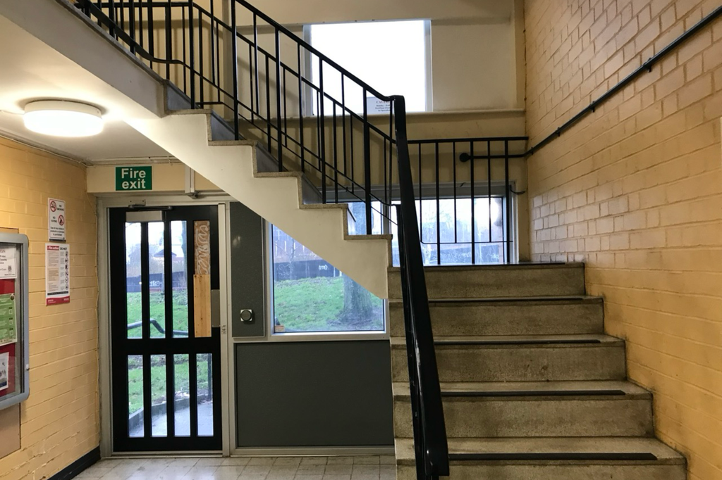 Property photo 3 of 6 13 Matthews Walk, Stoke-On-Trent, Staffordshire St1 3Qx