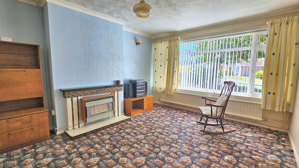 Property photo 3 of 10 Lounge