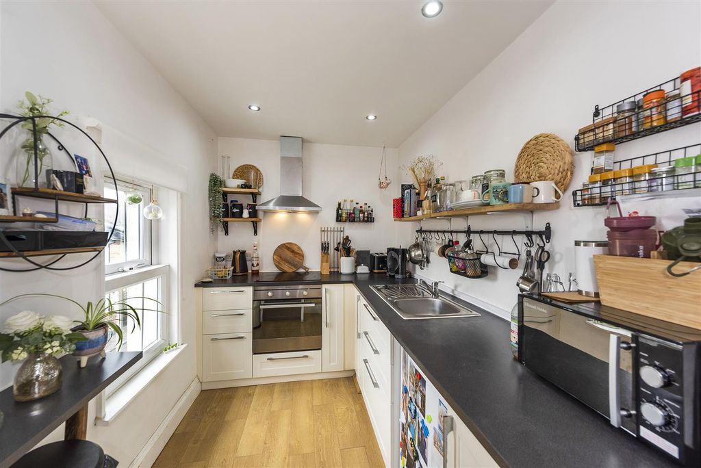 Property photo 2 of 5 9 Mercer St, Tn1 2Da 003.Jpg