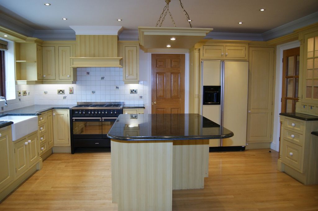 Property photo 3 of 13 Kitchen