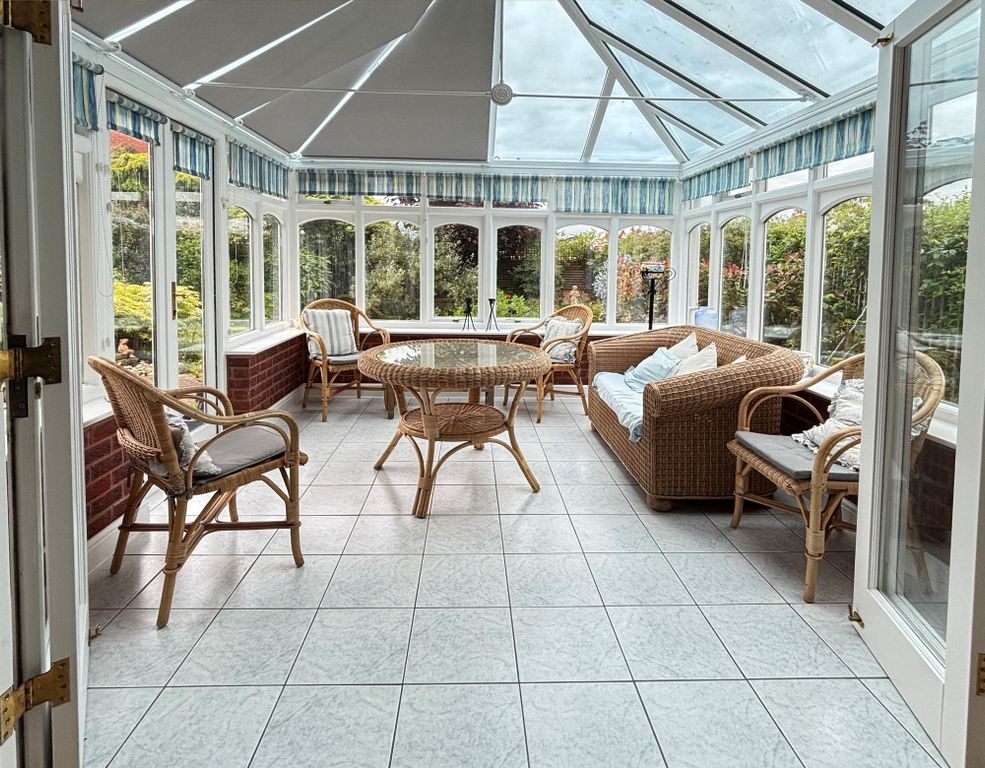 Property photo 3 of 21 Conservatory
