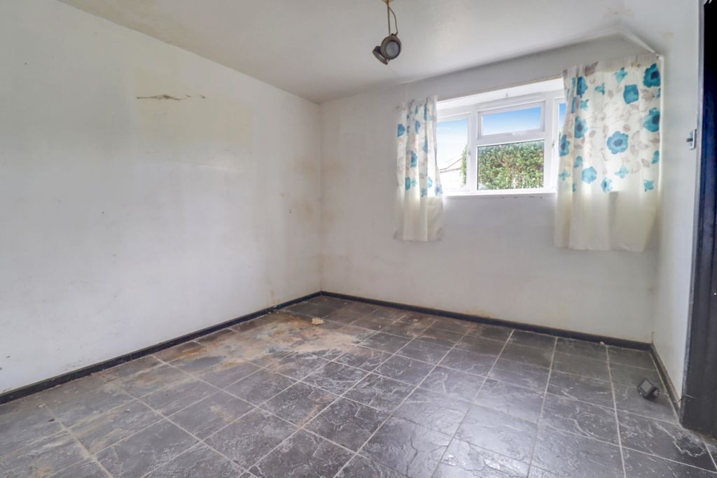 Property photo 3 of 10 Dining Room