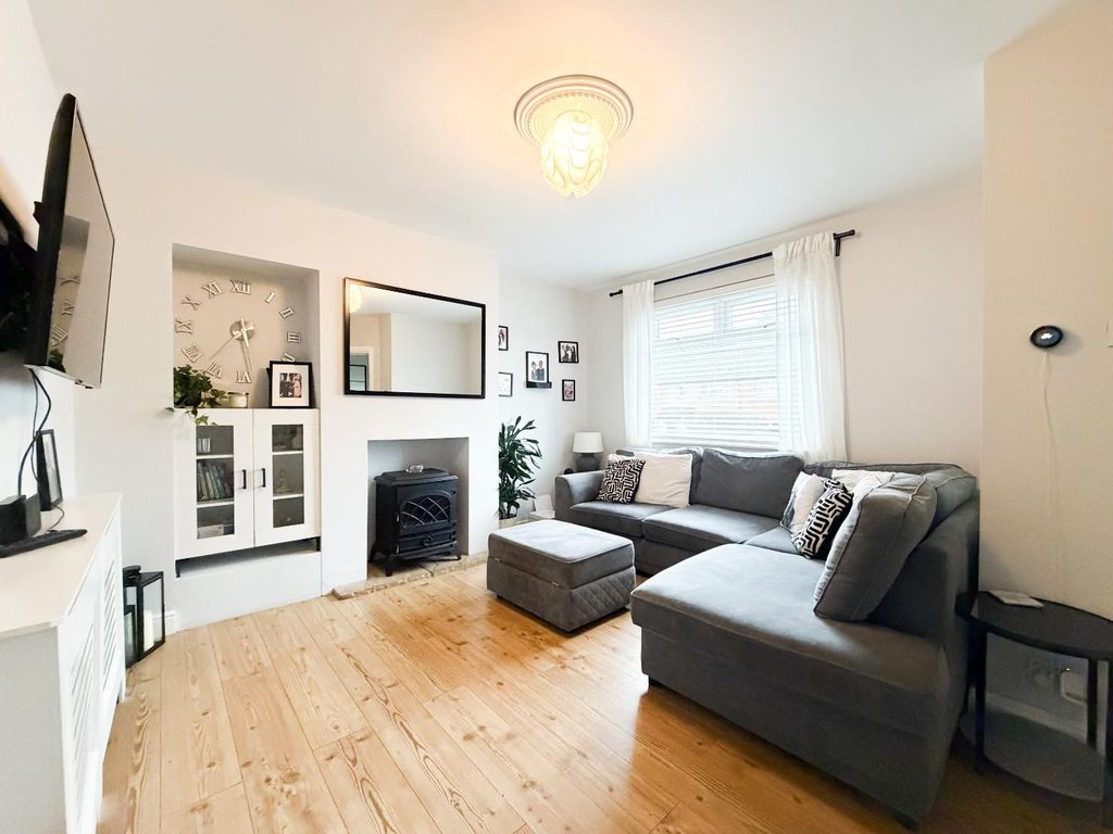 Property photo 1 of 15 Lounge