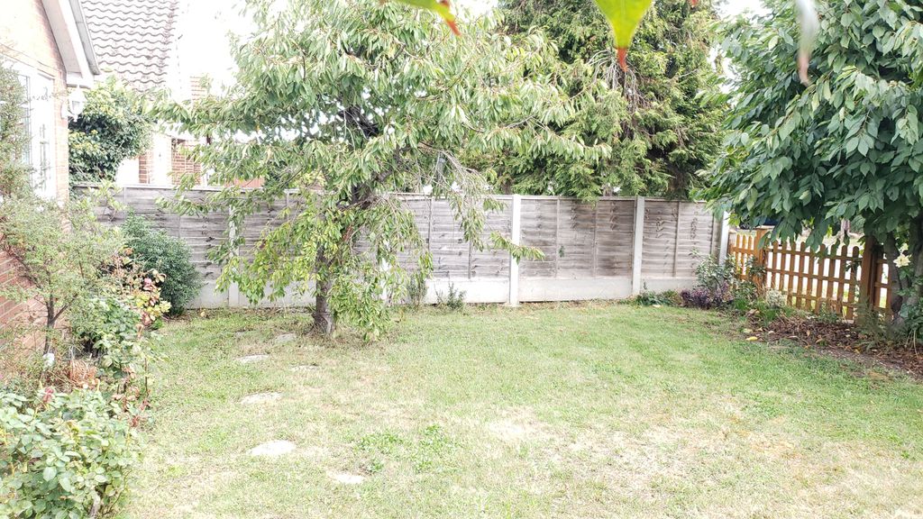 Property photo 3 of 38 Front Garden