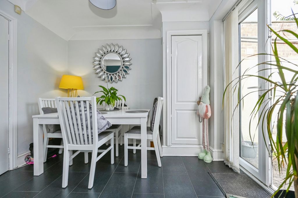 Property photo 3 of 12 Pbox-Img.Jpg
