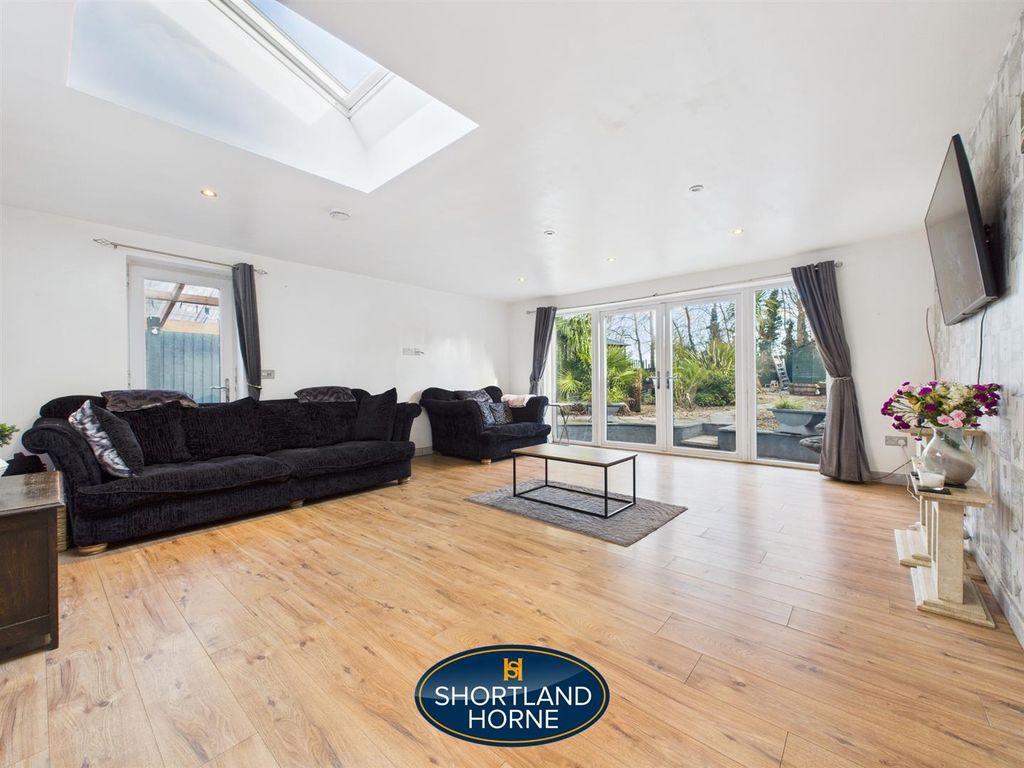 Property photo 3 of 23 Cam04377G0-Pr0085-Still001.Jpg