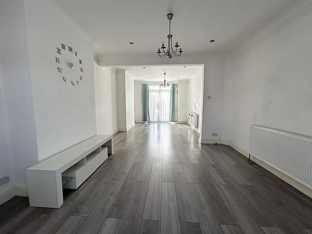 Property photo 3 of 13 Ed618405-5F1c-4A49-8Df1-5c978c73B092.Jpeg