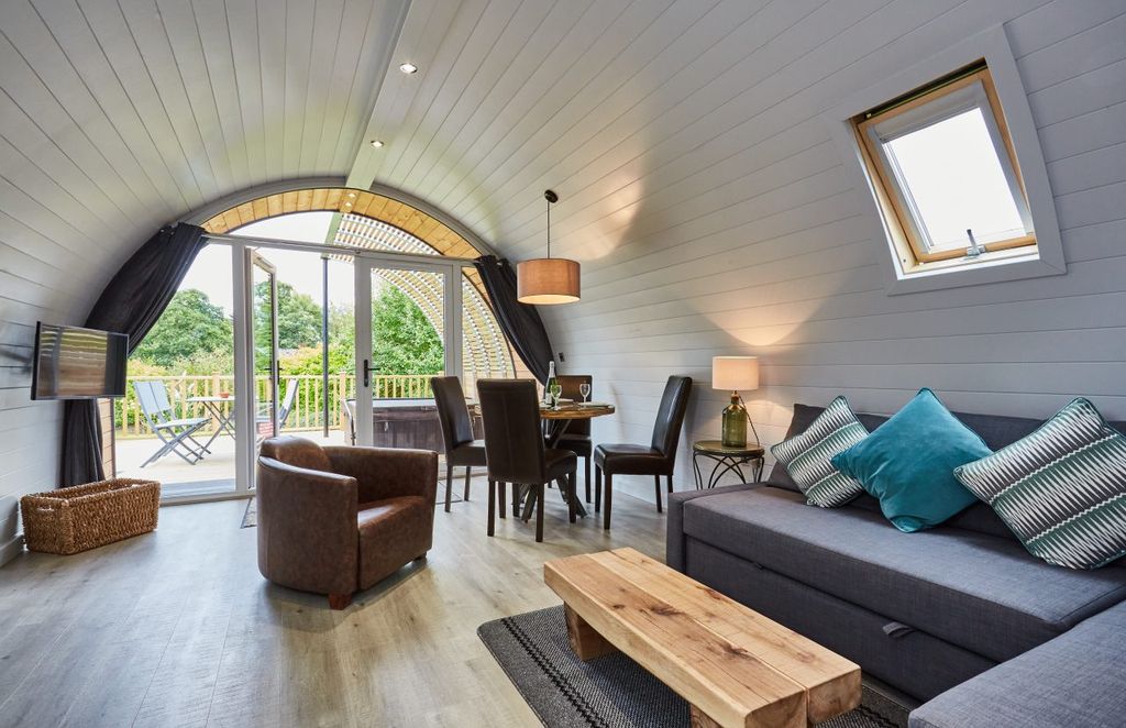 Property photo 3 of 11 S85A9065