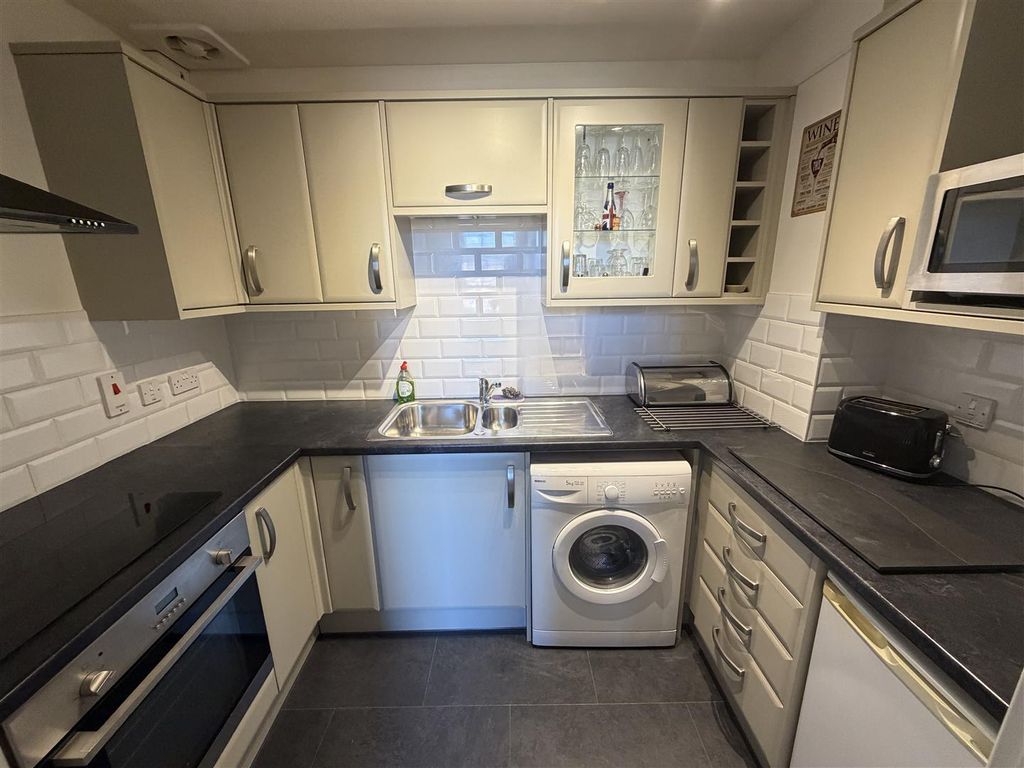 Property photo 2 of 5 Kitchen