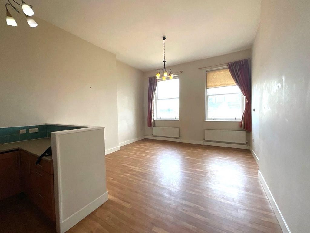 Property photo 1 of 8 Open-Plan Lounge/Kitchen